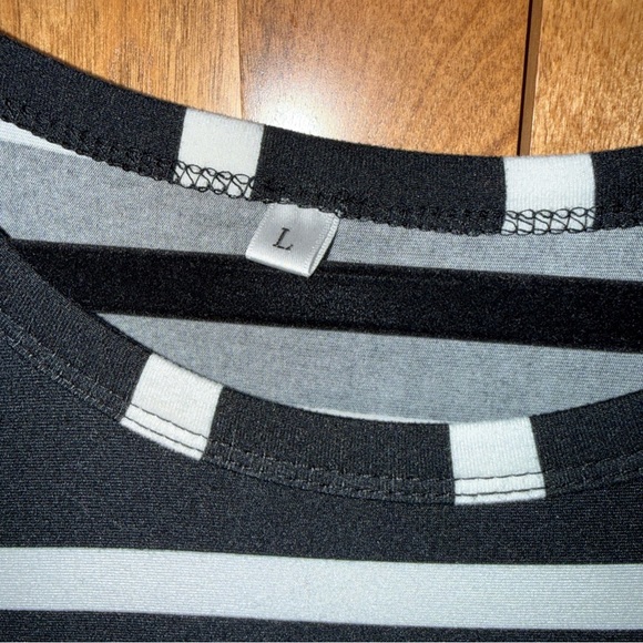 Chic Striped Maxi Dress in Black and White - Picture 7 of 10